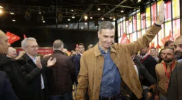 Sánchez se encuentra con tres protestas a su llegada a la cumbre socialista en León