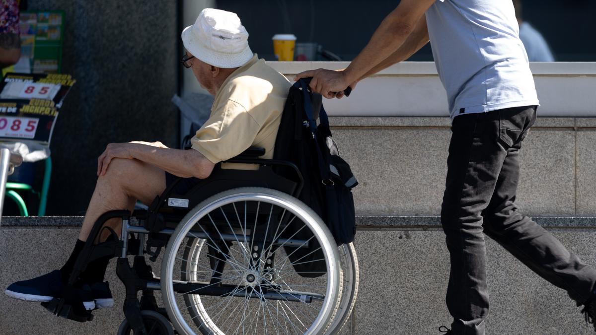 El Congreso estudiará elevar a 500 euros las multas por aparcar en plazas de discapacidad