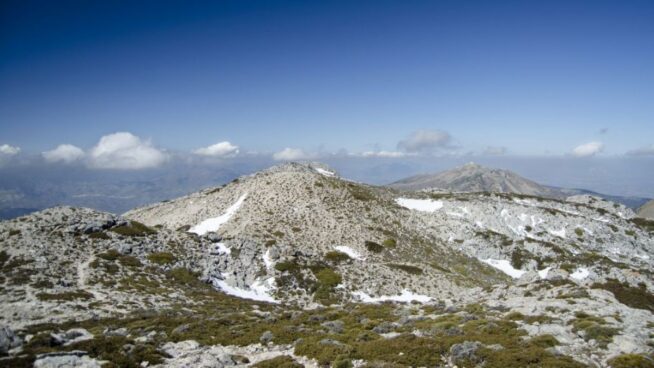 Muere un senderista de 50 años al caerse mientras subía al pico Mágina (Jaén)