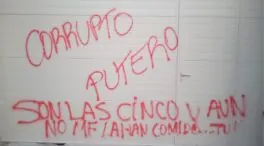 Ábalos denuncia pintadas insultantes en su casa y avisa: «Hoy soy yo, mañana serás tú»