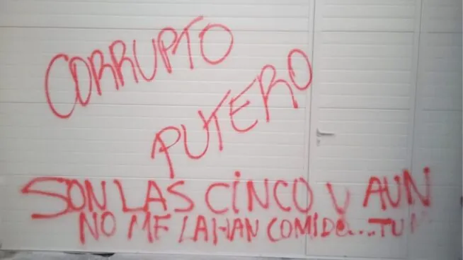 Ábalos denuncia pintadas insultantes en su casa y avisa: «Hoy soy yo, mañana serás tú»