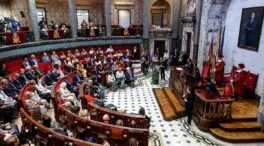 Compromís pide un minuto de silencio por Gaza en Valencia y el PP lo amplía a «los conflictos»
