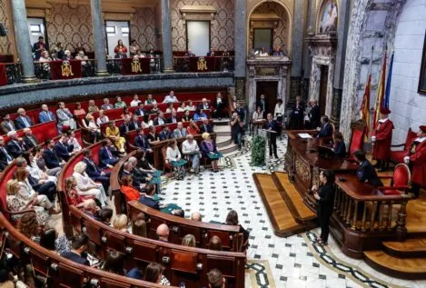 Compromís pide un minuto de silencio por Gaza en Valencia y el PP lo amplía a «los conflictos»