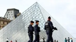 Detienen a otras cinco personas por el robo de joyas en el museo del Louvre