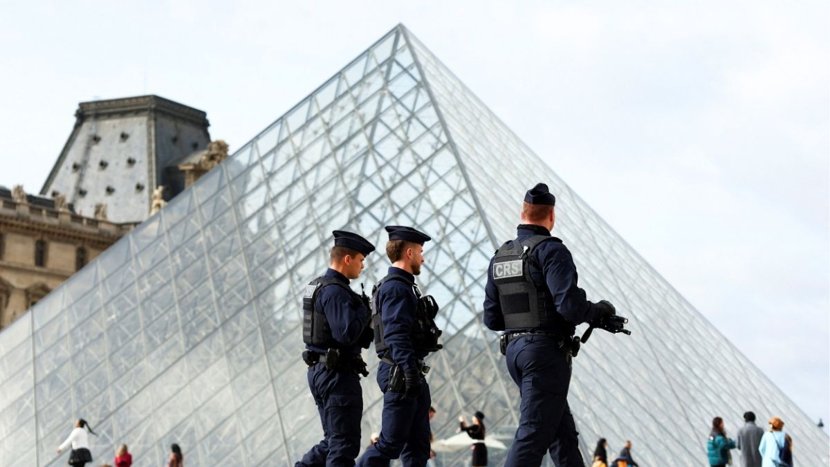 Detienen a otras cinco personas por el robo de joyas en el museo del Louvre