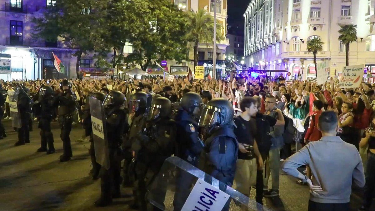 La policía carga contra algunos manifestantes en Madrid en apoyo a la flotilla y a Gaza
