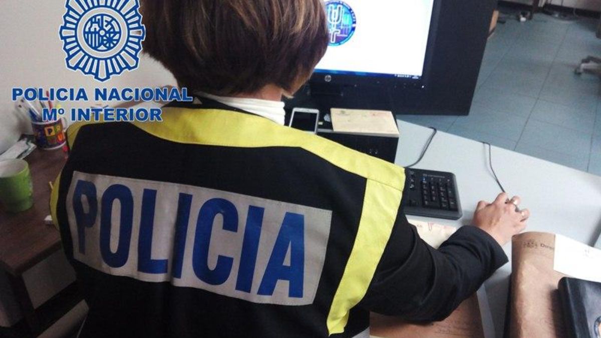 Detenidos dos hackers menores de edad por filtrar datos de Sánchez y sus ministros