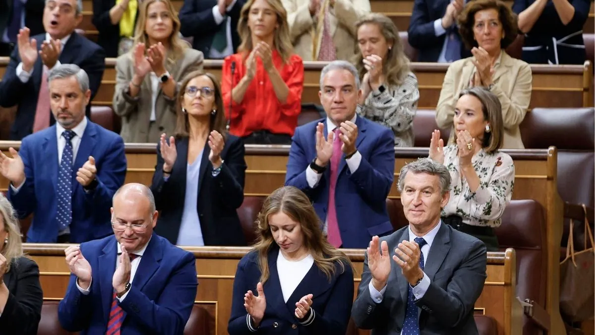 Ovación del PP a Corina Machado en el Congreso sin el respaldo del resto de grupos