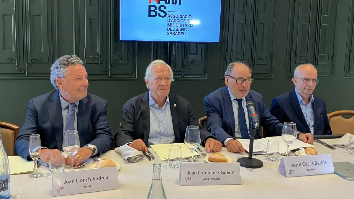 Los minoritarios de Sabadell apuntan a posibles «pactos ocultos» entre David Martínez y BBVA