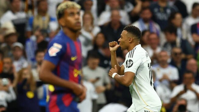 El Real Madrid habla en el campo y reina en un Clásico de locura