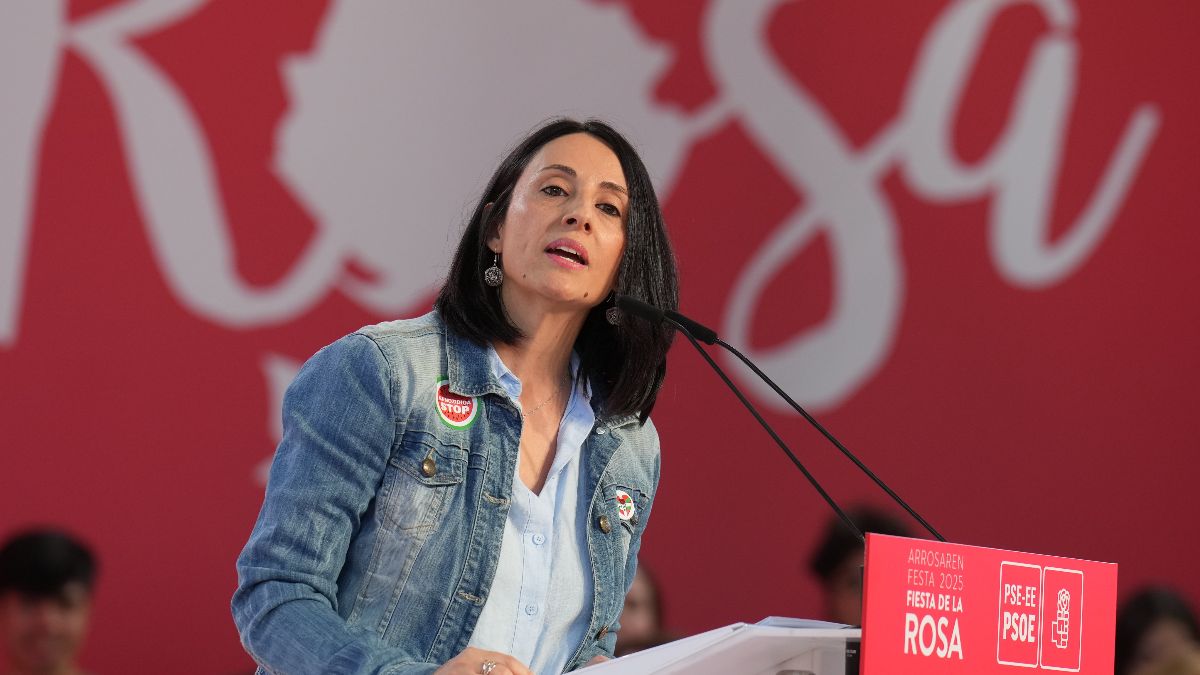 El PSOE responde a las críticas de Feijóo: el PP es el partido de los sobres «pero ilegales»