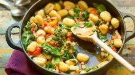La receta de Malena Costa que se hace en diez minutos: ñoquis con tomate seco y espinacas