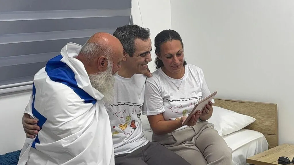 Un rehén israelí liberado tras el alto al fuego en Gaza