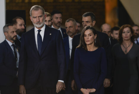 Los Reyes, de luto, recuerdan a las víctimas de la dana: las lágrimas contenidas de Letizia