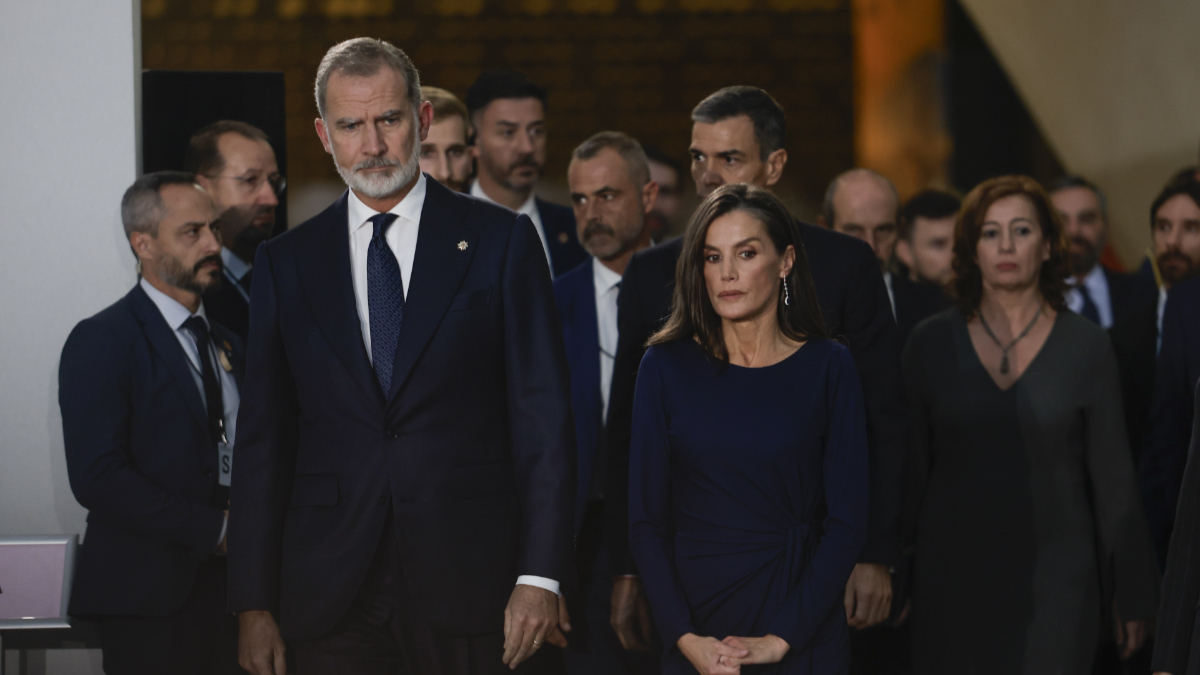 Los Reyes, de luto, recuerdan a las víctimas de la dana: las lágrimas contenidas de Letizia