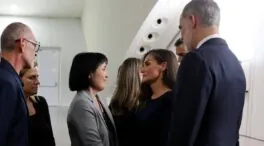 Los Reyes mantienen un emotivo encuentro con diez familiares de las víctimas de la dana