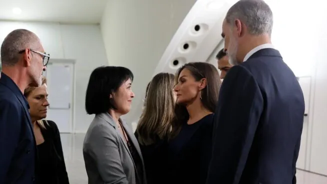 Los Reyes mantienen un emotivo encuentro con diez familiares de las víctimas de la dana