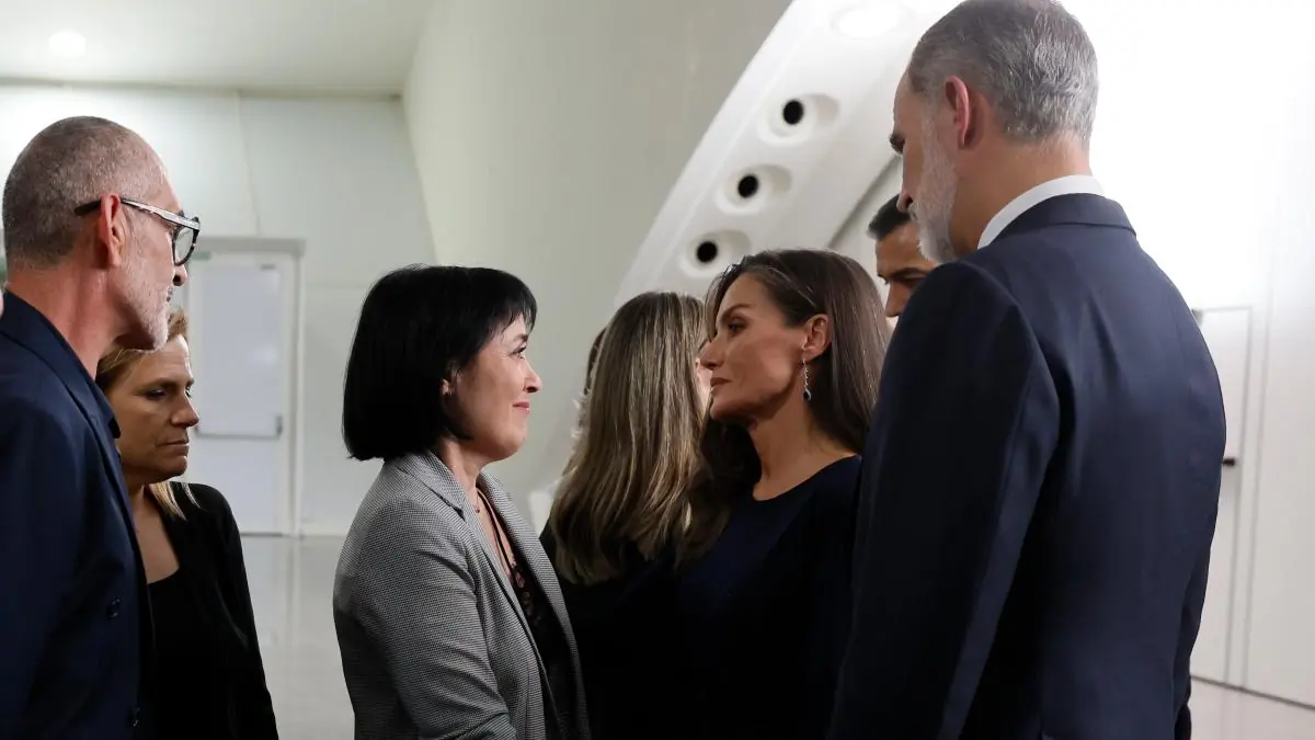 Los Reyes mantienen un emotivo encuentro con diez familiares de las víctimas de la dana