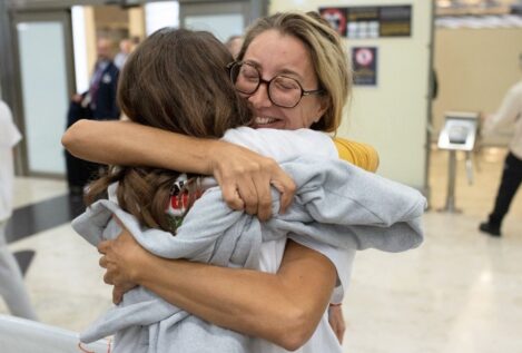 La activista española retenida 12 días en Israel, tras su llegada a España: «Ha merecido la pena»
