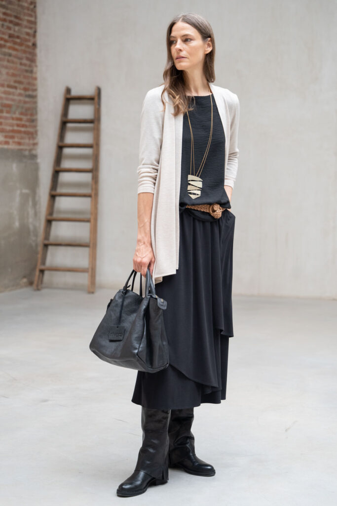 Falda midi con chaqueta de punto de Rivera