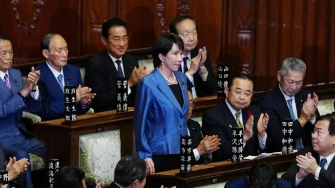 La nueva primera ministra  de Japón apuesta por impulsar la economía y la defensa