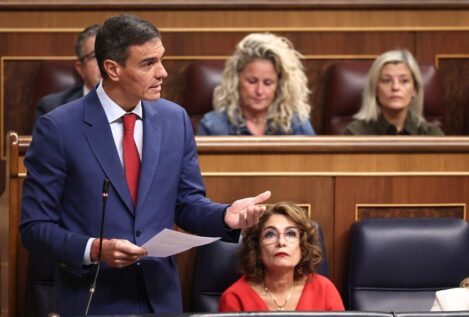 Sánchez carga contra Feijóo por las mujeres «sin pruebas» de cáncer de mama en Andalucía