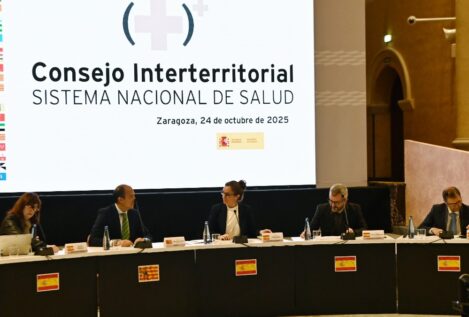 Las comunidades del PP plantan a Mónica García en plena polémica por los cribados