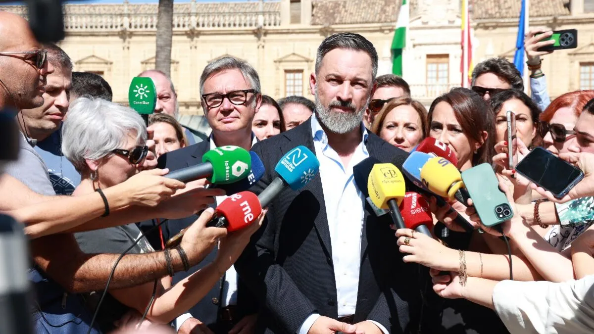 Abascal exige la dimisión de Juanma Moreno y elecciones en Andalucía