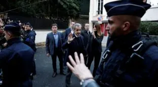 Nicolas Sarkozy entra en prisión para cumplir una pena de cinco años por financiación ilegal