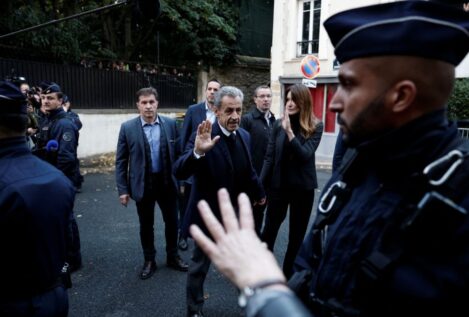Nicolas Sarkozy entra en prisión para cumplir una pena de cinco años por financiación ilegal