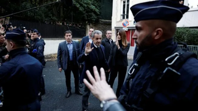 Nicolas Sarkozy entra en prisión para cumplir una pena de cinco años por financiación ilegal