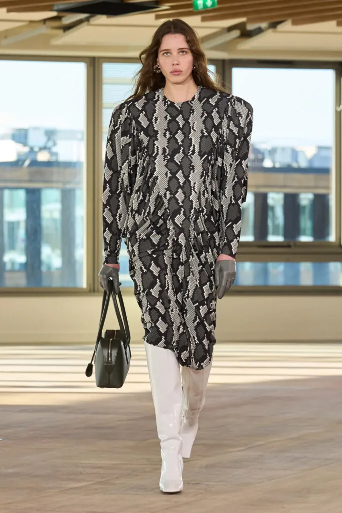 Vestido con estampado de serpiente de Stella McCartney