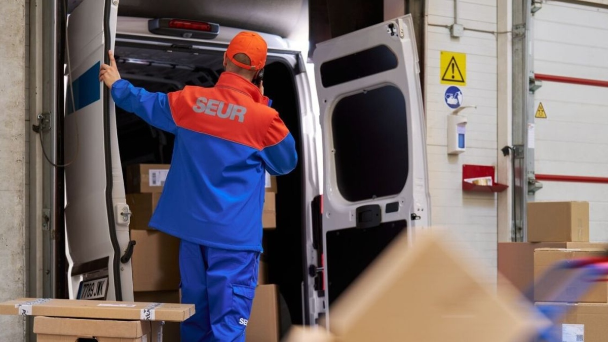 SEUR refuerza su plantilla para afrontar el Black Friday, la Navidad y las rebajas