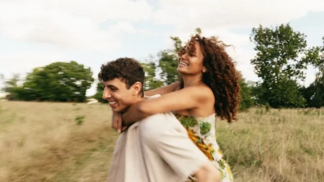 Cómo superar a un ex: claves para romper el bucle emocional y seguir adelante