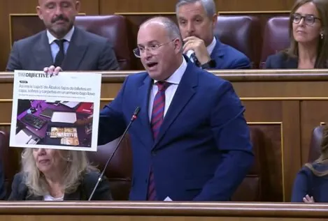 Feijóo denuncia que en el Gobierno y el PSOE «corren los billetes como en un prostíbulo»