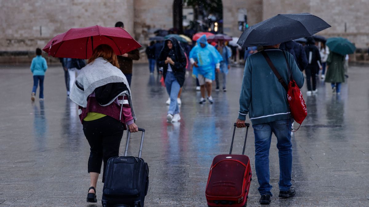 Tormentas y lluvias activan los avisos en 11 provincias, con Alicante y Murcia en nivel rojo