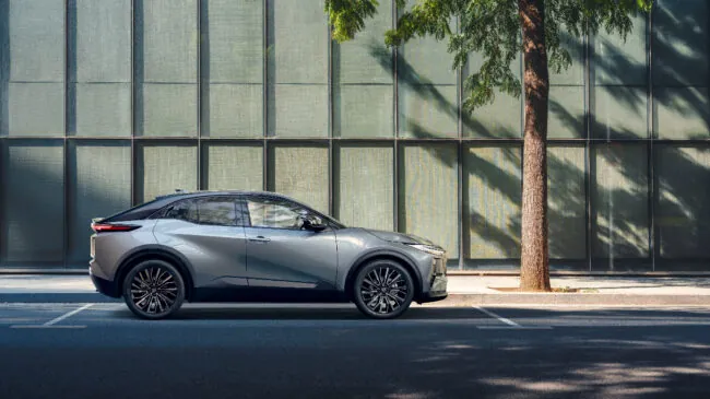 Toyota asalta el mercado eléctrico con el CH-R+ al que todos van a temer