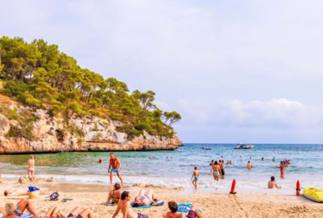 La falta de trabajadores empuja a los hoteles a ofrecer todo tipo de incentivos para captarles