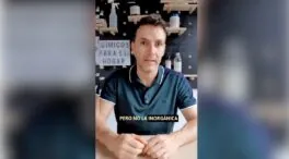 Un ingeniero químico revela el truco natural para limpiar la mampara con jabón líquido para platos