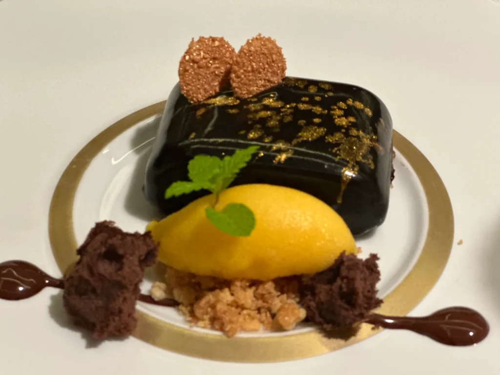 Lacado de chocolate, uno de los platos del restaurante Zalacaín, Madrid. Zalacaín
