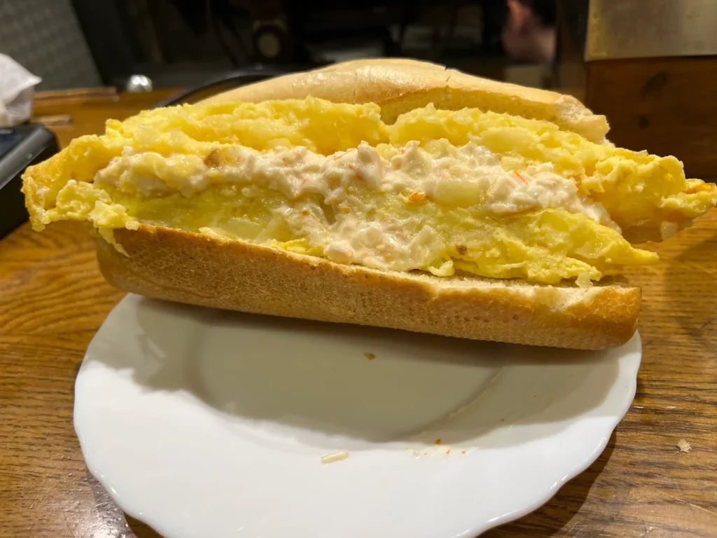 Uno de los bocadillos de tortilla de Juantxo Taberna, San Sebastián. Juantxo Taberna