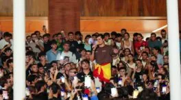 Vito Quiles, recibido entre protestas y vítores en un encuentro en la Universidad de Sevilla