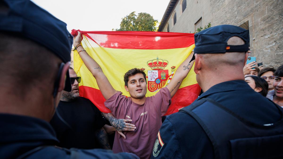 Vito Quiles interviene en la Universidad de Granada entre partidarios y detractores