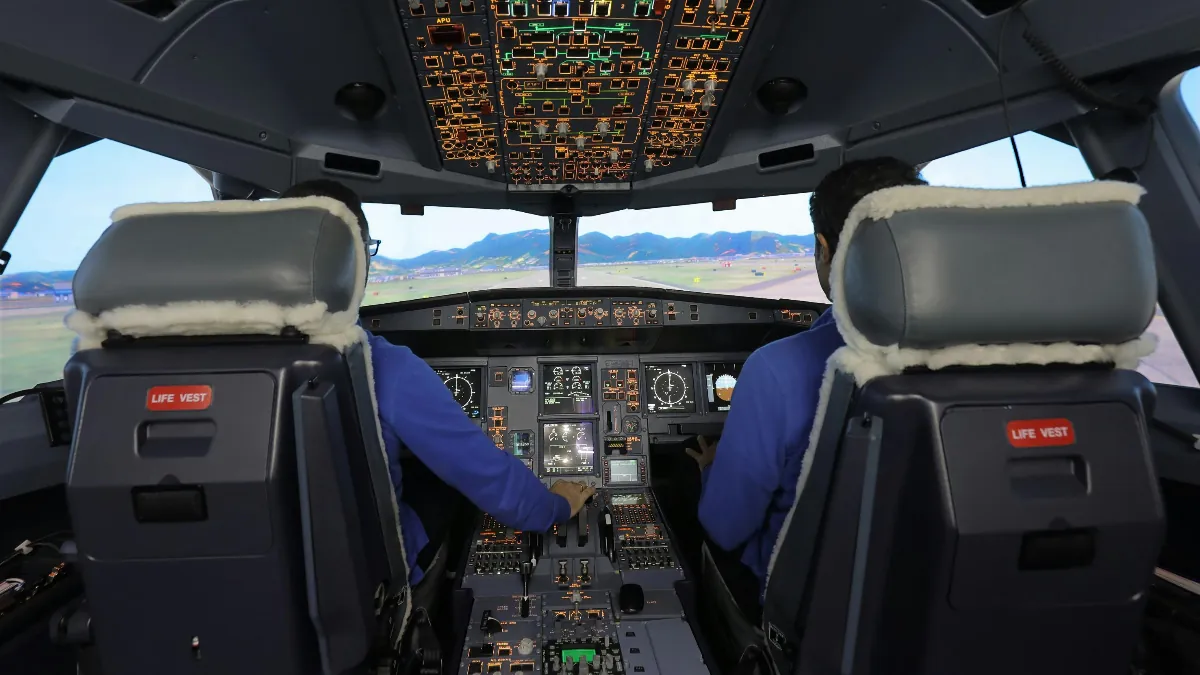 Airbus prepara en sus simuladores de Sevilla a aviadores militares de más de noventa países