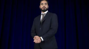 VÍDEO | Entrevista a Alvise Pérez: «Las ideologías únicamente sirven para engañar a tontos y a paletos»