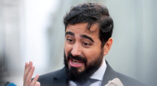 Alvise no se presentará a las elecciones en Andalucía si Vox acepta cinco condiciones