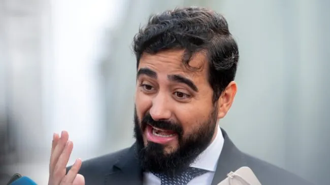 Alvise no se presentará a las elecciones en Andalucía si Vox acepta cinco condiciones