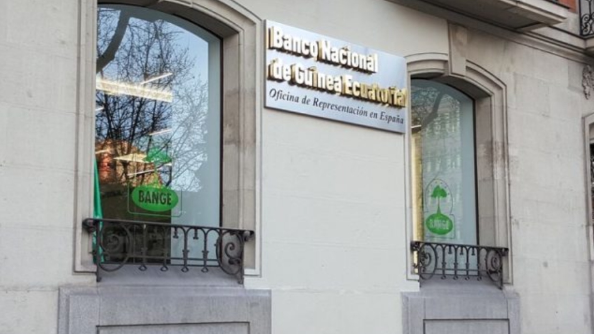 El banco público guineano Bange amplía un 37,5% el capital de su financiera en España