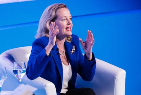 Calviño, en su primer libro: «Siempre me he sentido apoyada por el presidente»