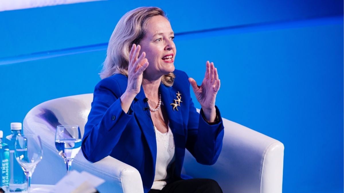 Calviño, en su primer libro: «Siempre me he sentido apoyada por el presidente»